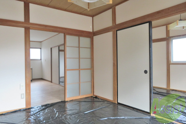 居室・リビング　各部屋繋がっており風通しも中々。