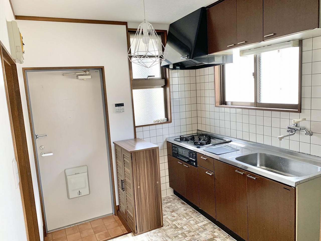 キッチン　窓が２か所