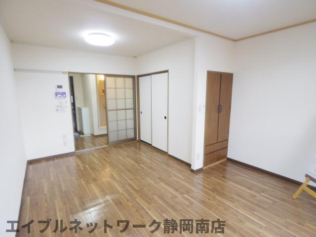 居室・リビング　ゆったり過ごせる居間です