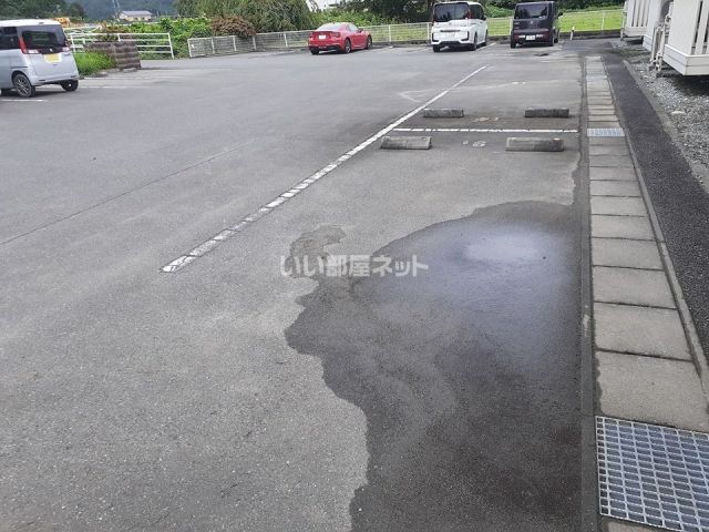 【相馬郡新地町駒ケ嶺のアパートの駐車場】