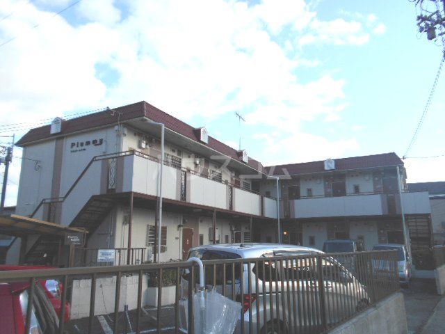 京都市右京区梅津段町のアパートの建物外観