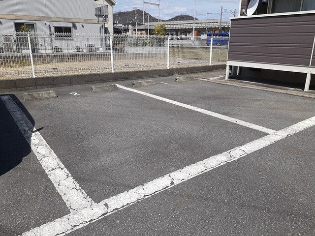 【姫路市広畑区蒲田のマンションの駐車場】