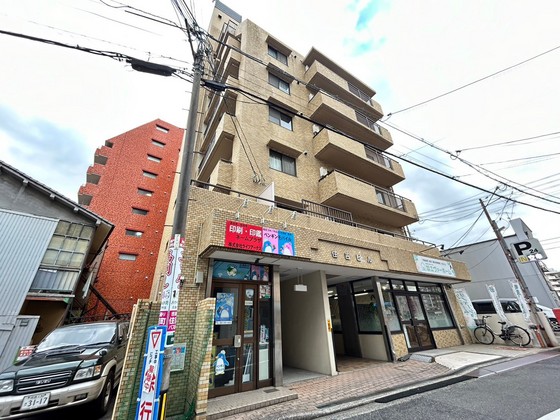 広島市中区住吉町のマンションの建物外観