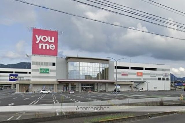 ショッピングセンター　ゆめタウン三豊（ショッピングセンター）まで400m