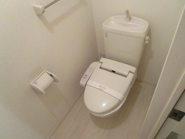 【知立市南陽のアパートのトイレ】