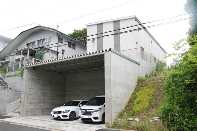 Village Pine西里の建物外観