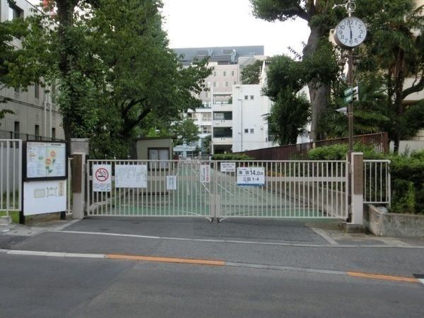 【パークマンション三田綱町ザフォレストの小学校】