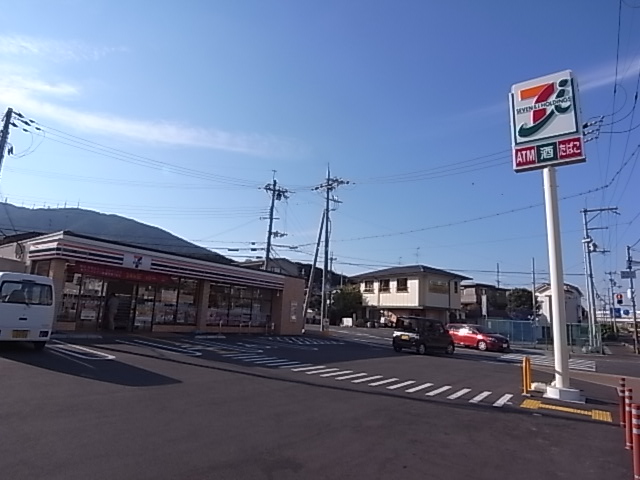 【生駒市小平尾町のアパートのコンビニ】