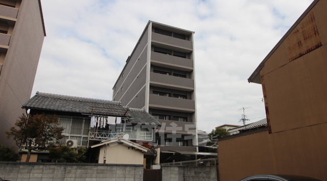 【京都市下京区西七条南東野町のマンションの建物外観】