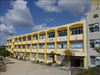 中学校　小部中学校（中学校）まで260m