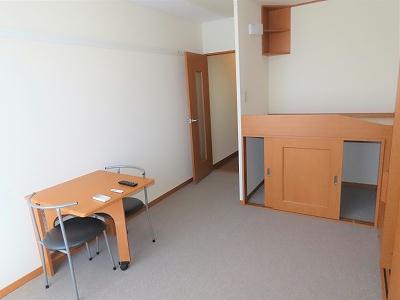 居室・リビング　ハイベッドタイプのお部屋です