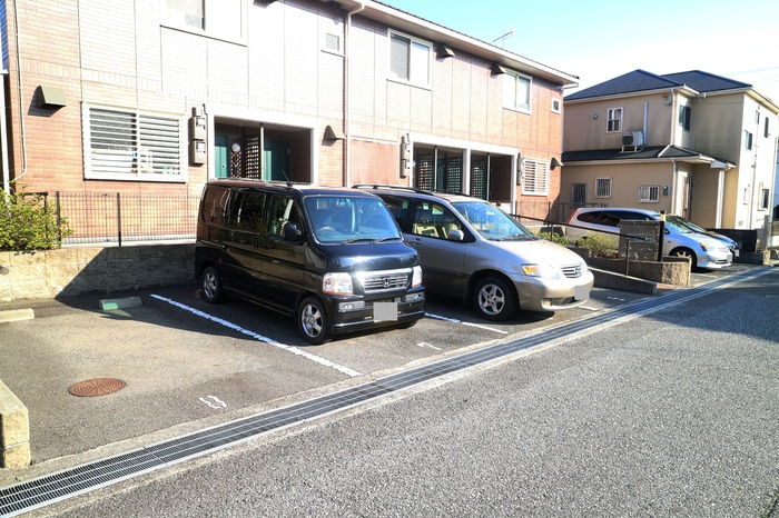 【神戸市西区押部谷町栄のアパートの駐車場】