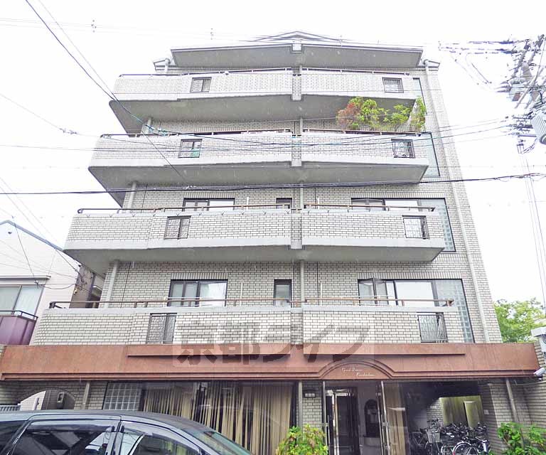 京都市左京区北白川東久保田町のマンションの建物外観