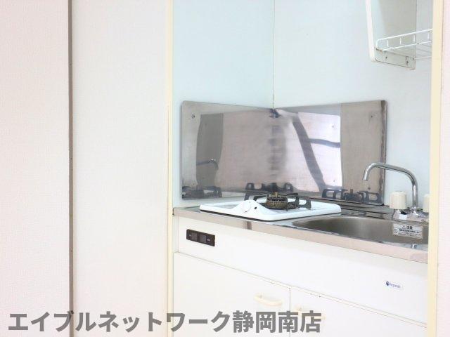キッチン　コンパクトなキッチンで掃除もラクラク