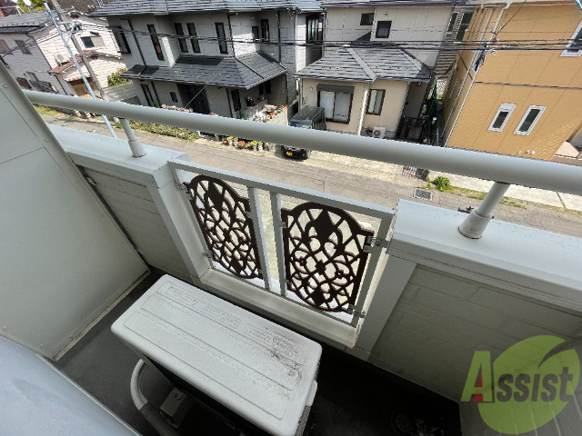 バルコニー　バルコニーが付いているので晴れた日は洗濯物が干せますね