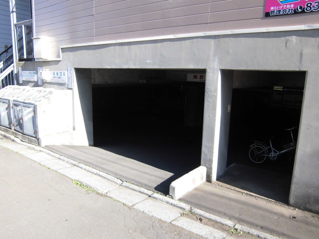 その他共有部分　駐車場入口