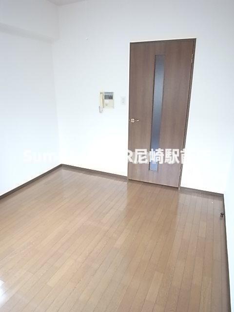 その他部屋・スペース　広くて明るい寝室