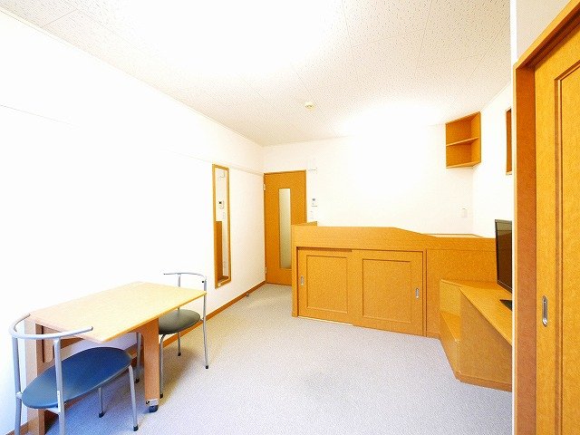 その他部屋・スペース　広くて明るい寝室です