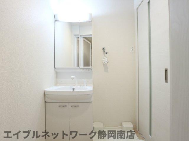 洗面設備　使いやすい洗面所です