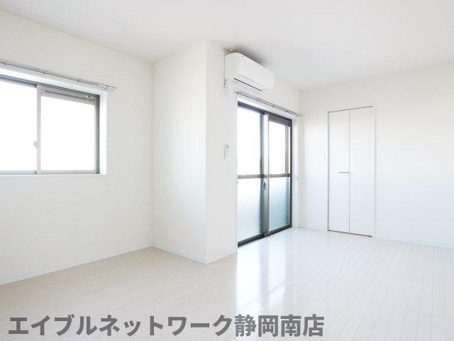 居室・リビング　ゆったり過ごせる居間です