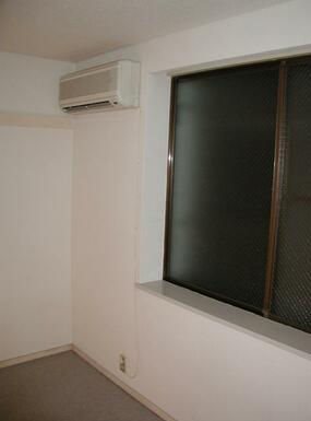 居室・リビング　同建物別号室の写真です。