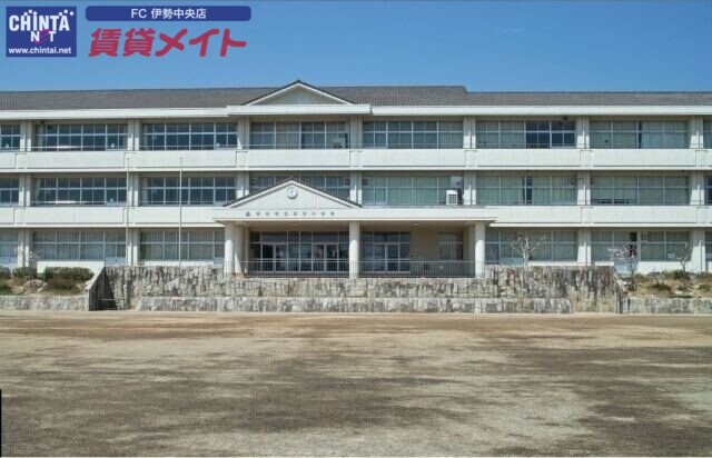 小学校　志摩市立鵜方小学校（小学校）まで748m