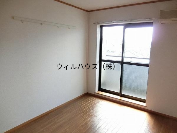 居室・リビング　広々とした洋室！