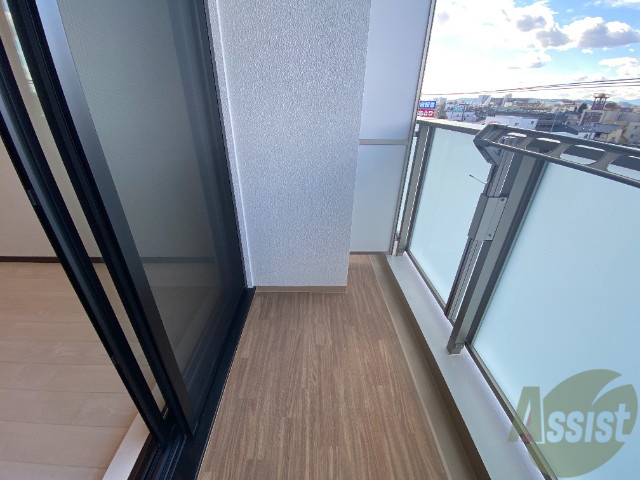 バルコニー　バルコニーは洗濯物がしっかり干せそうな広さです。