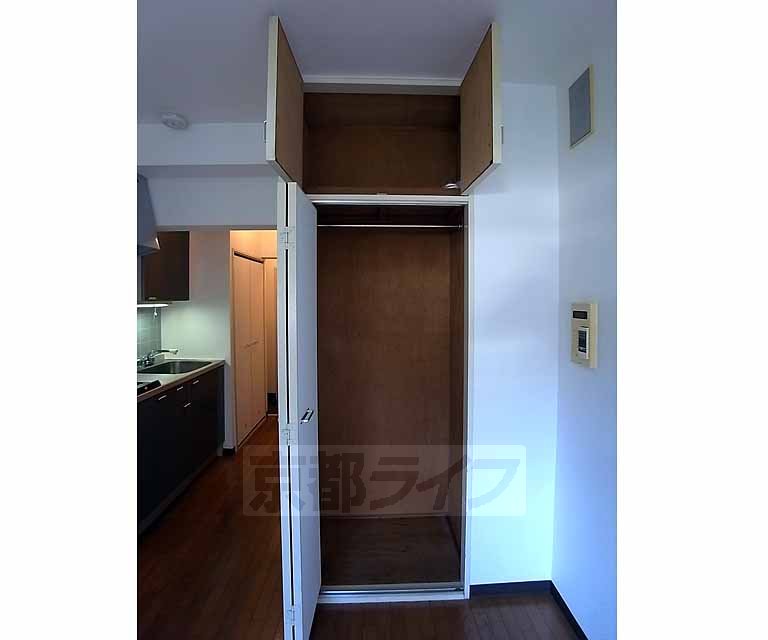 収納　クローゼットの扉を開けたところです。