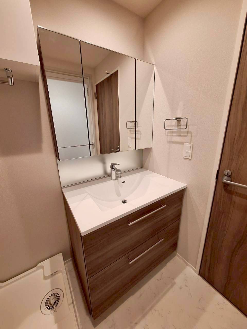 洗面設備　★収納たっぷりのシャンプードレッサー★