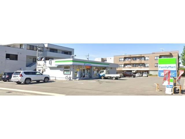 コンビニ　ファミリーマート二の宮四丁目店（コンビニ）まで836m