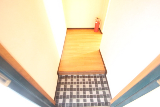 玄関　※別号室の写真です。