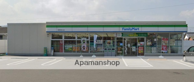 コンビニ　ファミリーマート（コンビニ）まで651m