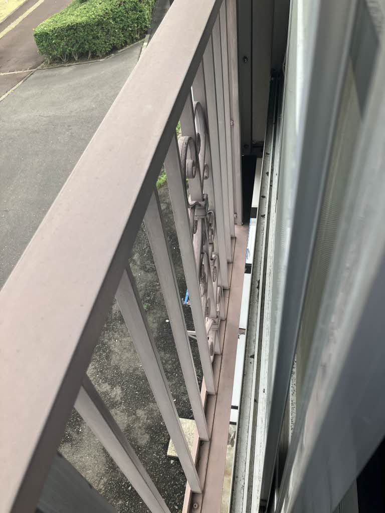 バルコニー　窓手摺