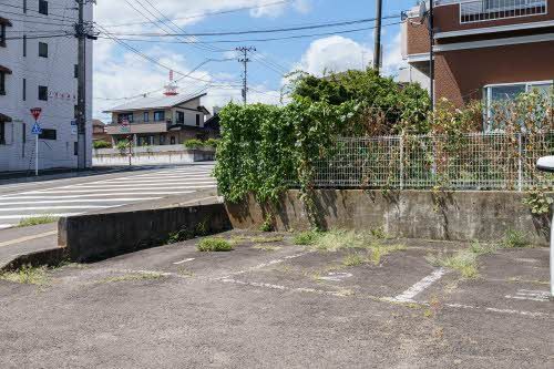 建物外観　駐車場