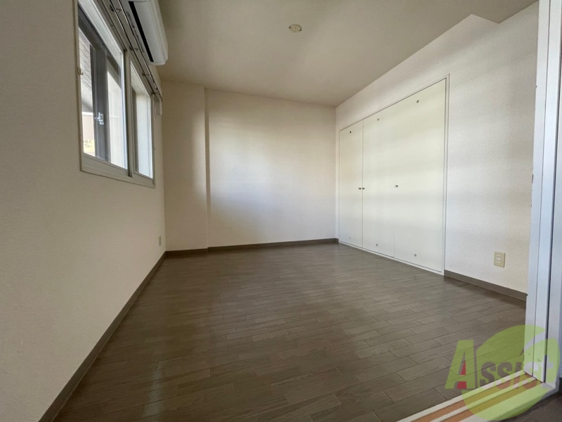 その他部屋・スペース　８帖の洋室です。広々としていて使いやすそうですね。