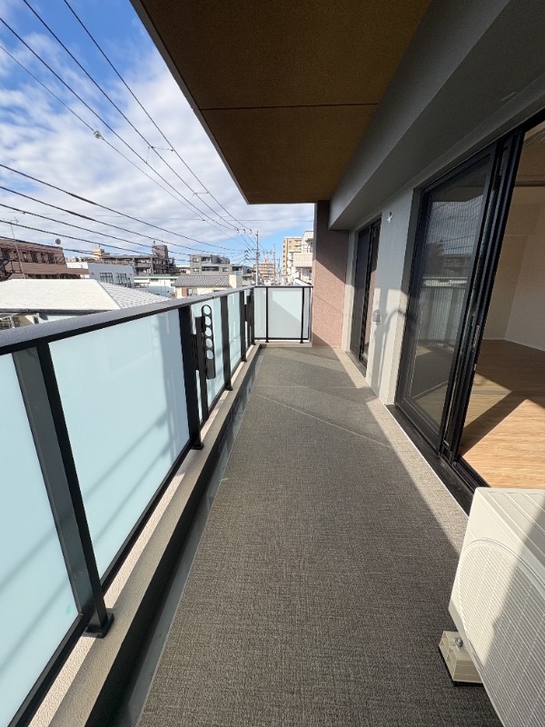 バルコニー　写真は３０１号室のもの