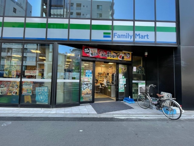 コンビニ　ファミリーマート北参道駅前店（コンビニ）まで101m