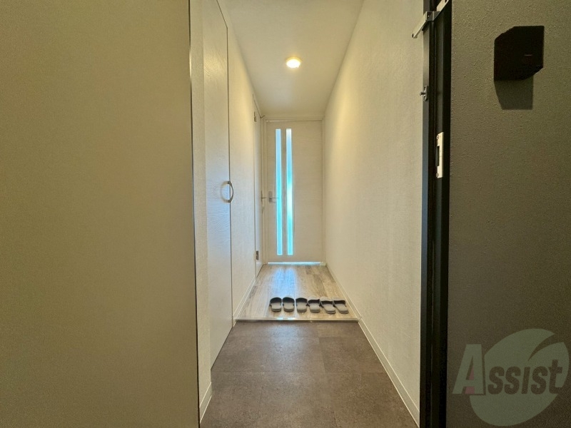 玄関　玄関の様子です。明るい印象ですね。気分もあがりそう。