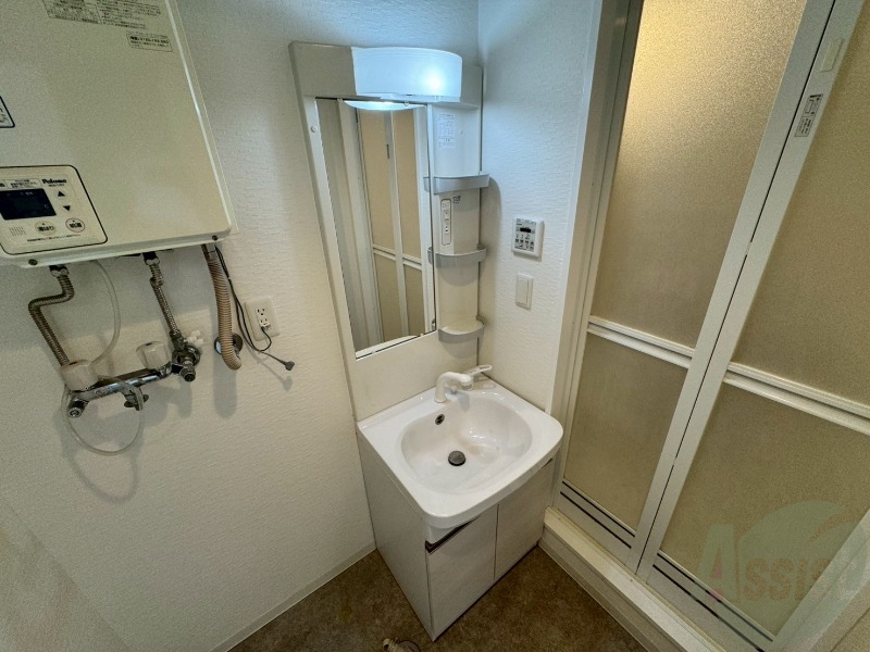 洗面設備　洗面台。身支度にはかかせないですよね～。