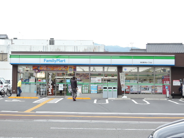 コンビニ　ファミリーマート高知愛宕町一丁目店（コンビニ）まで385m