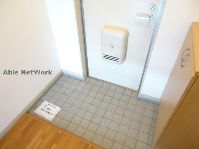 玄関　※同物件別部屋の写真となります。