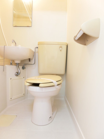 トイレ　ユニットバス内トイレです。