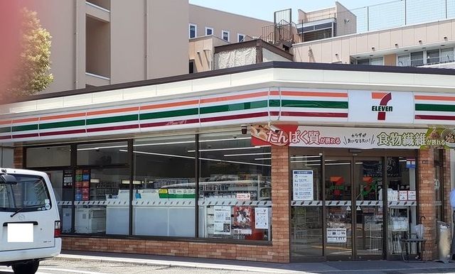 コンビニ　セブンイレブン様（コンビニ）まで1000m