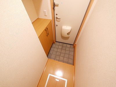 玄関　収納もある玄関です