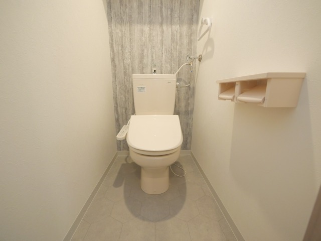 トイレ　嬉しいウォシュレット付きのトイレ！便座温かいですよ♪