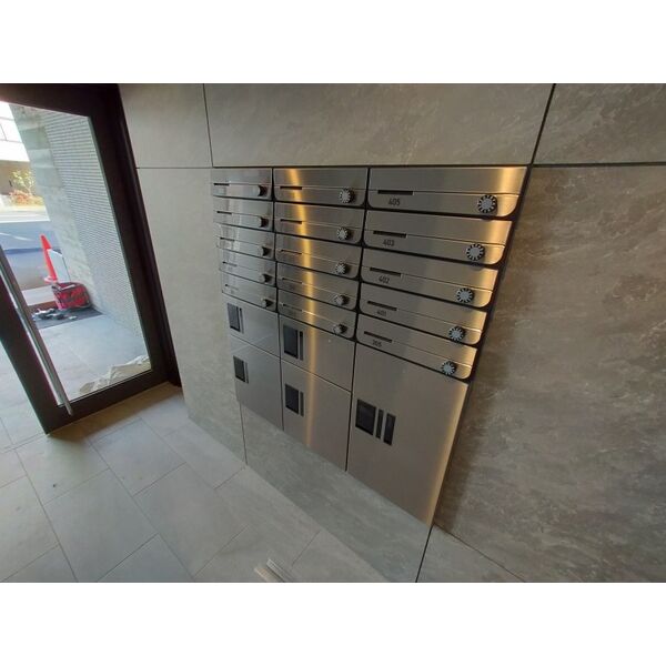 その他共有部分　不在時でも配達物の受け取りが可能な宅配ボックス付きです♪