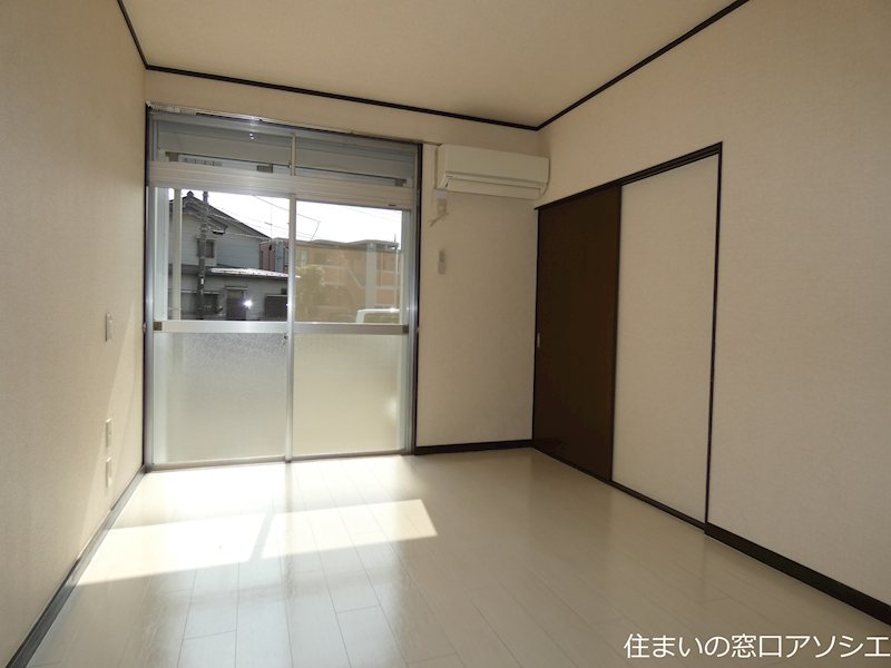 居室・リビング　1階の洋室6帖