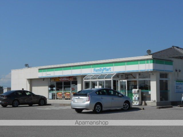 コンビニ　ファミリーマート金田町店様（コンビニ）まで830m