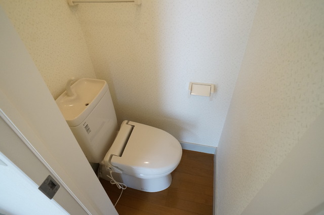 トイレ　白を基調とした空間で清潔感のあるトイレです♪